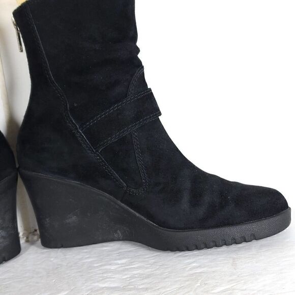 UGG Women's Gisselle US 7 Black Suede Zip Up Wedge Heel Ankle Boot 5593 - Picture 7 of 12